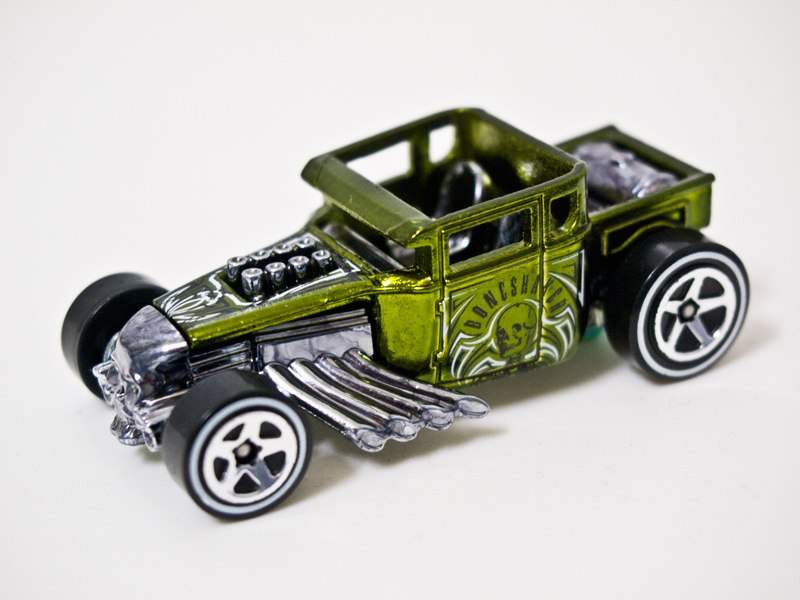 hot wheels bone shaker hauler